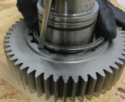 _Graphics/Web/TRSM0970_Main Case Counter Shaft Installation 3.jpg